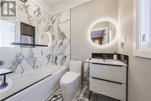 8378 Chippewa Road E, Hamilton, ON - Indoor Photo Showing Bathroom