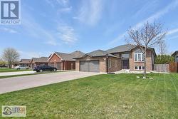 867 WESTWOOD DRIVE Lakeshore, ON N0R 1A0