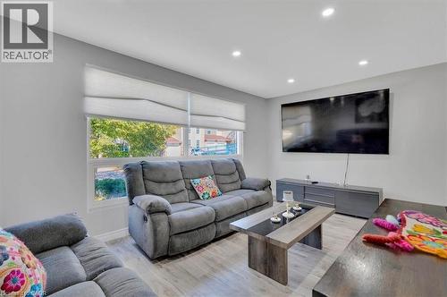 168 Silver Aspen Crescent, Kitchener, ON - Indoor Photo Showing Living Room