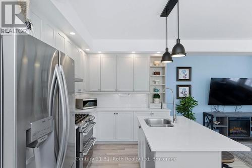 67 Discovery Trail, Midland, ON - Indoor Photo Showing Kitchen With Double Sink With Upgraded Kitchen