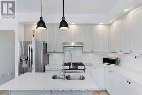 67 Discovery Trail, Midland, ON - Indoor Photo Showing Kitchen With Stainless Steel Kitchen With Double Sink With Upgraded Kitchen