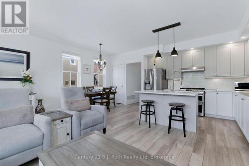 67 Discovery Trail, Midland, ON - Indoor Photo Showing Kitchen With Stainless Steel Kitchen With Upgraded Kitchen