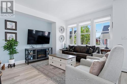 67 Discovery Trail, Midland, ON - Indoor Photo Showing Living Room