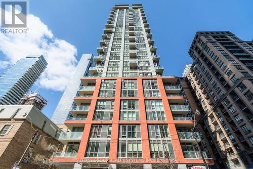 1307 - 126 SIMCOE STREET  Toronto, ON M5H 4E6
