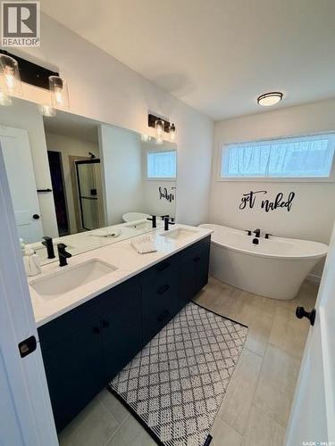 351 Aniskotaw Bend, Saskatoon, SK - Indoor Photo Showing Bathroom