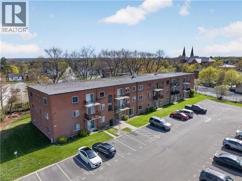 456 CARLTON Street Unit# 10  St. Catharines, ON L2M 4X1