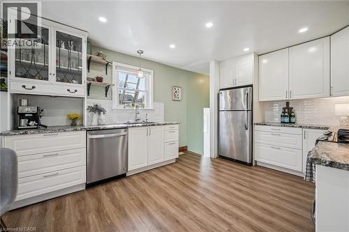 68 Albert Street, Cambridge, ON - Indoor Photo Showing Kitchen With Upgraded Kitchen