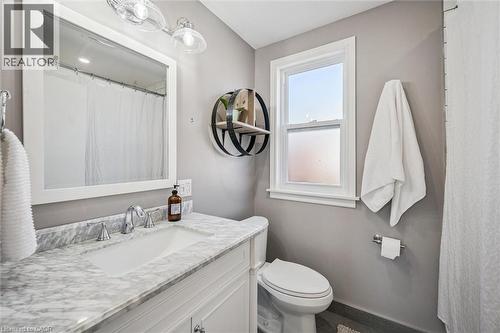 68 Albert Street, Cambridge, ON - Indoor Photo Showing Bathroom