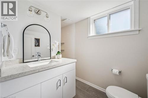 68 Albert Street, Cambridge, ON - Indoor Photo Showing Bathroom