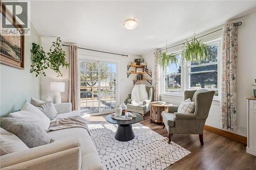 68 Albert Street, Cambridge, ON - Indoor Photo Showing Living Room