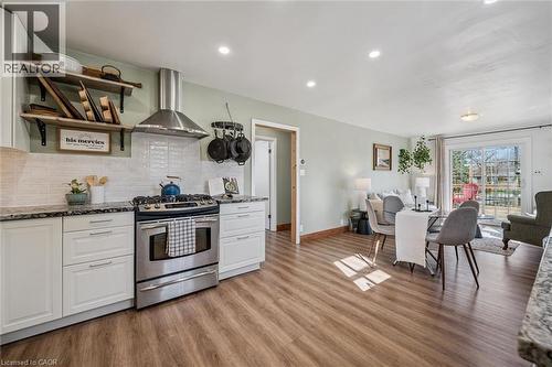 68 Albert Street, Cambridge, ON - Indoor Photo Showing Kitchen With Upgraded Kitchen