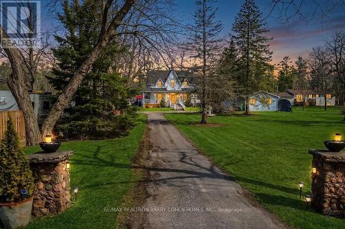 8 LAKESHORE ROAD E  Oro-Medonte, ON L0L 2E0