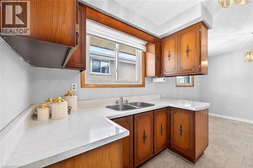 35 Rangeview Court, Hamilton, ON - Indoor Photo Showing Kitchen With Double Sink