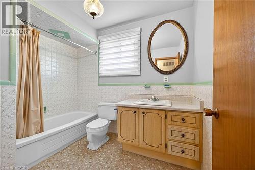 35 Rangeview Court, Hamilton, ON - Indoor Photo Showing Bathroom
