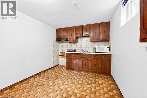 35 Rangeview Court, Hamilton, ON - Indoor Photo Showing Kitchen With Double Sink
