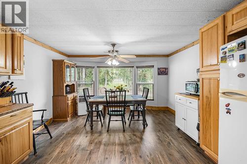 1077 Goat River South Road, Creston, BC - Indoor Photo Showing Dining Room