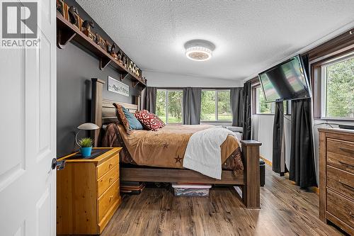 1077 Goat River South Road, Creston, BC - Indoor Photo Showing Bedroom