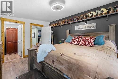 1077 Goat River South Road, Creston, BC - Indoor Photo Showing Bedroom