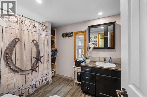 1077 Goat River South Road, Creston, BC - Indoor Photo Showing Bathroom