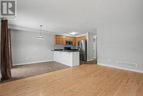 158 Kemp Crescent, Guelph (Grange Road), ON - Indoor Photo Showing Kitchen