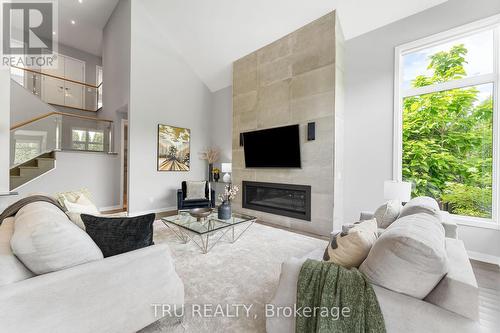 250 Sunnyridge Crescent, Ottawa, ON - Indoor Photo Showing Living Room With Fireplace