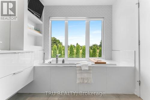 250 Sunnyridge Crescent, Ottawa, ON - Indoor Photo Showing Bathroom