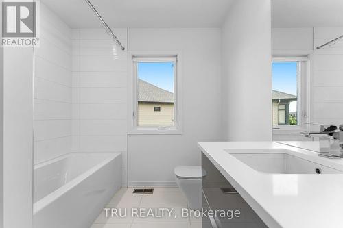 250 Sunnyridge Crescent, Ottawa, ON - Indoor Photo Showing Bathroom