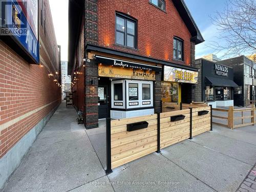 94 Lakeshore Road E, Mississauga, ON 