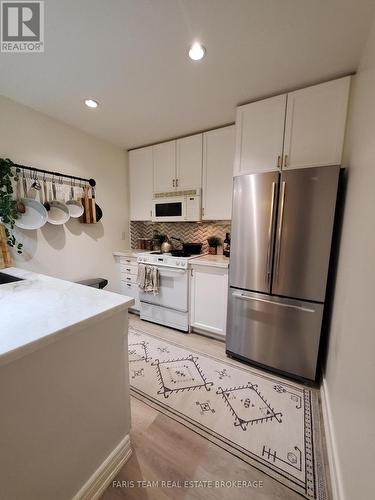 806 - 88 Palace Pier Court, Toronto, ON - Indoor Photo Showing Kitchen