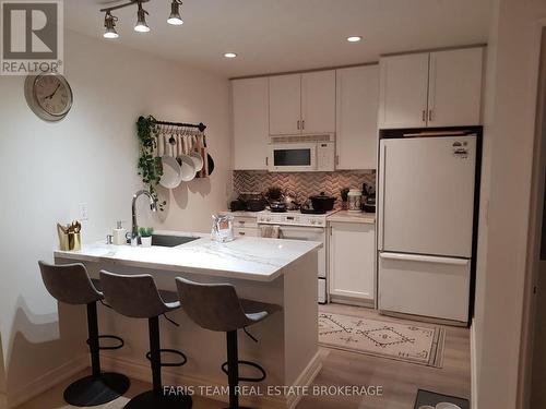 806 - 88 Palace Pier Court, Toronto, ON - Indoor Photo Showing Kitchen