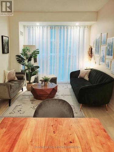 806 - 88 Palace Pier Court, Toronto, ON - Indoor Photo Showing Living Room