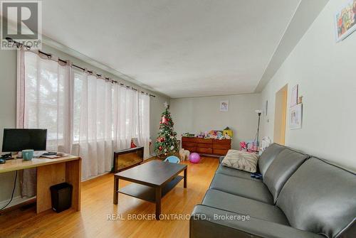 109 Eton Drive, Kitchener, ON - Indoor Photo Showing Living Room