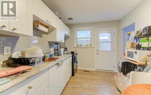 109 Eton Drive, Kitchener, ON - Indoor Photo Showing Kitchen