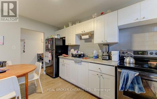 109 Eton Drive, Kitchener, ON - Indoor Photo Showing Kitchen