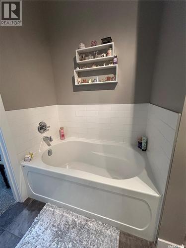 2030 Nicholson Road, Estevan, SK - Indoor Photo Showing Bathroom