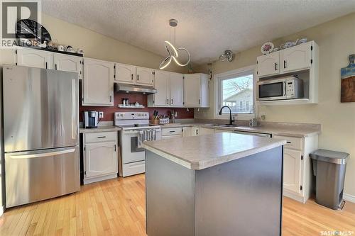 6507 Gillmore Drive, Regina, SK - Indoor Photo Showing Kitchen