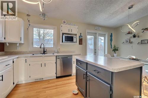 6507 Gillmore Drive, Regina, SK - Indoor Photo Showing Kitchen With Double Sink