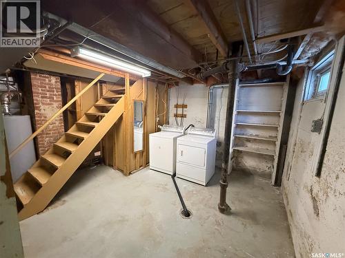 218 Hilliard Street E, Saskatoon, SK - Indoor Photo Showing Laundry Room
