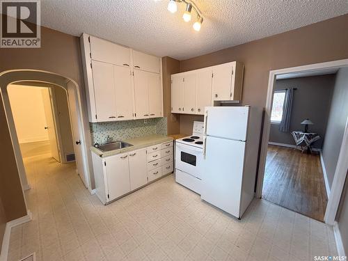 218 Hilliard Street E, Saskatoon, SK - Indoor Photo Showing Kitchen