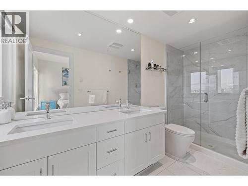 3030 Pandosy Street Unit# 316, Kelowna, BC - Indoor Photo Showing Bathroom