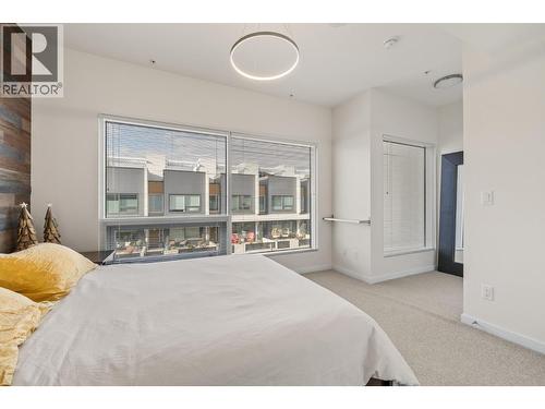 3030 Pandosy Street Unit# 316, Kelowna, BC - Indoor Photo Showing Bedroom