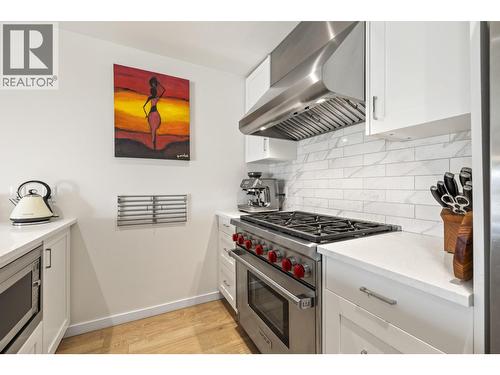 3030 Pandosy Street Unit# 316, Kelowna, BC - Indoor Photo Showing Kitchen