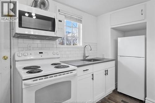 835 Moy Unit# Upper, Windsor, ON - Indoor Photo Showing Kitchen