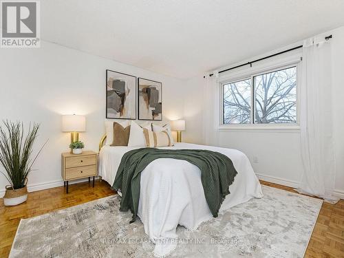 655 Lomond Crescent, Burlington, ON - Indoor Photo Showing Bedroom