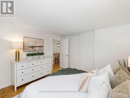 655 Lomond Crescent, Burlington, ON - Indoor Photo Showing Bedroom