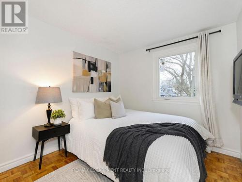 655 Lomond Crescent, Burlington, ON - Indoor Photo Showing Bedroom
