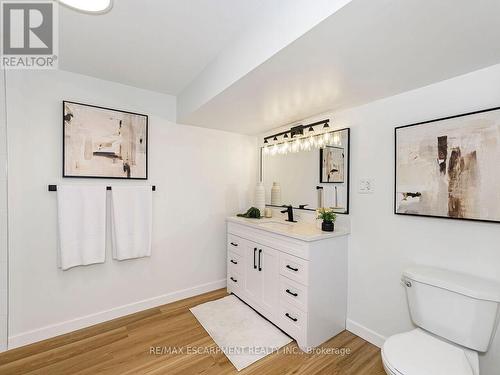 655 Lomond Crescent, Burlington, ON - Indoor Photo Showing Bathroom