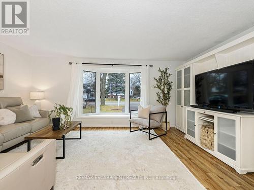 655 Lomond Crescent, Burlington, ON - Indoor Photo Showing Living Room