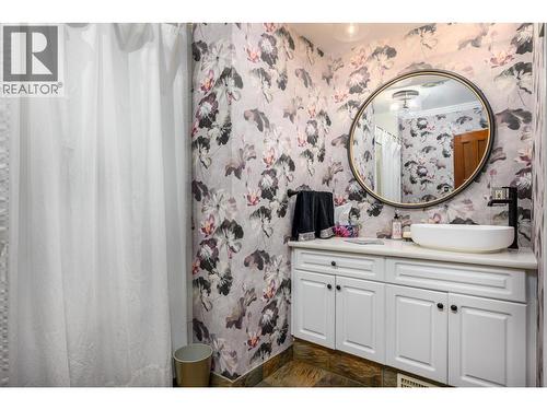9310 Kalamalka Road, Coldstream, BC - Indoor Photo Showing Bathroom