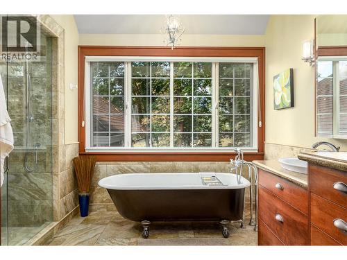 9310 Kalamalka Road, Coldstream, BC - Indoor Photo Showing Bathroom